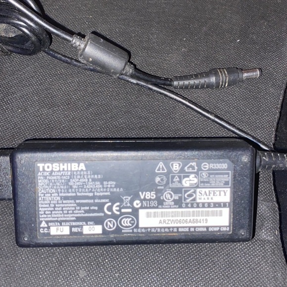 Toshiba SADP-65KB B SADP-65KBB PA5115E-1AC3 AC Adapter Charger 90W - Picture 2 of 6
